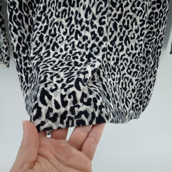 Zara Knit Snow Leopard Top Small V-Neck Ribbed Hem - Picture 6 of 9